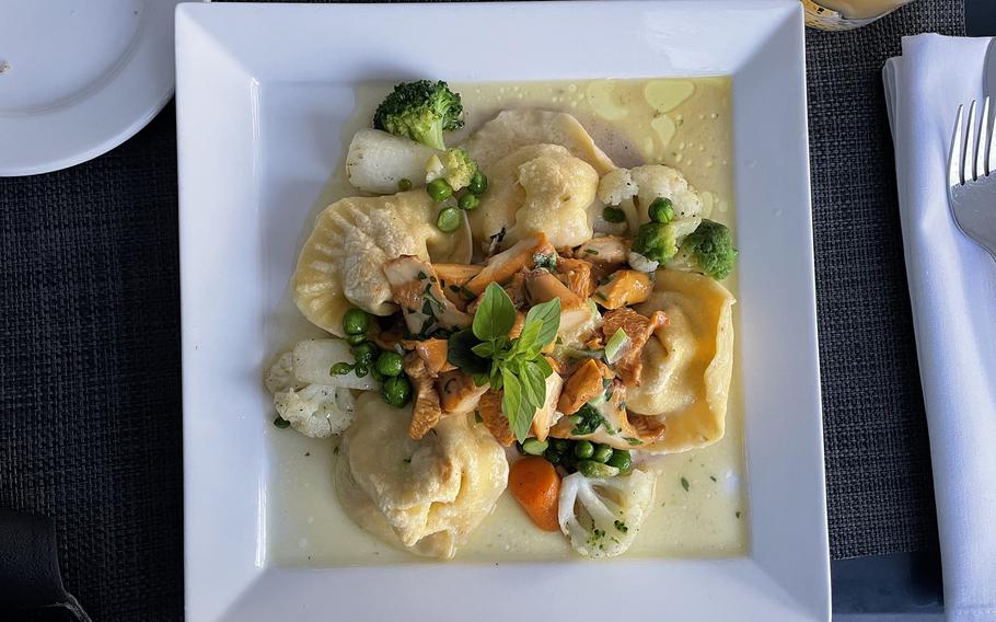 Markers Kleines Restaurant in Weilerbach, Germany, offered a dish of chanterelle mushrooms and ricotta-filled tortelloni. It was served with broccoli, peas, carrots and cauliflower.