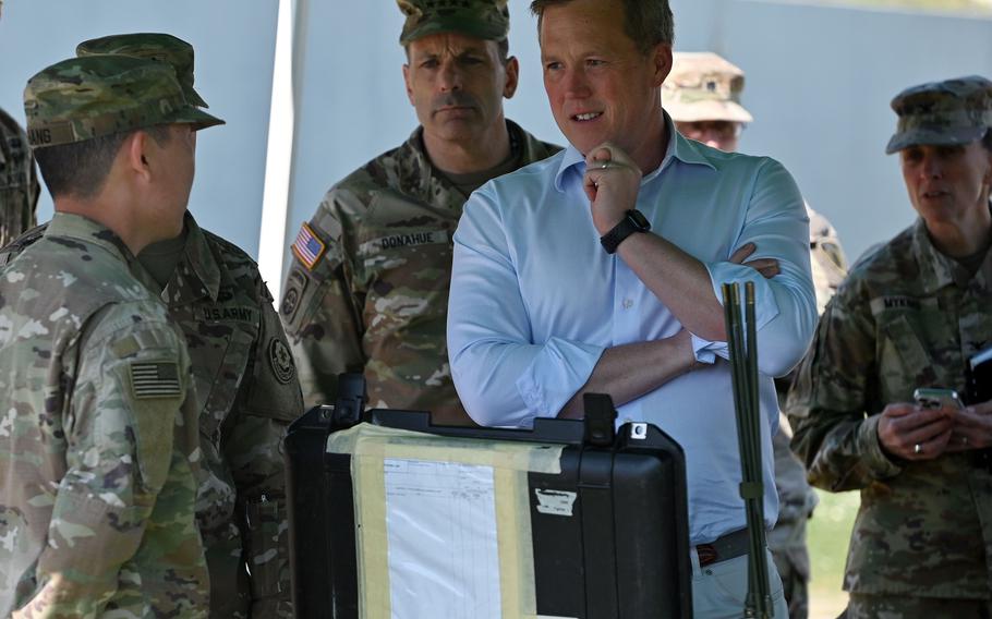 Army Secretary Daniel Driscoll talks to U.S. soldiers.