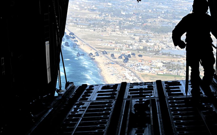 A U.S. Air Force loadmaster releases humanitarian aid pallets of food over Gaza on March 2, 2024.