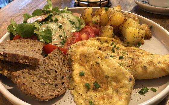 The farmer’s omelet at the 9 to 5 Cafe in Kaiserslautern comes with potatoes and tomato. 