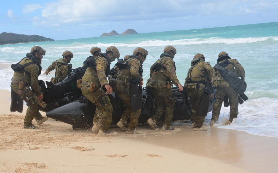 Soldiers with the Australian Army’s 2nd Battalion, Royal Australian Regiment hoist an F470 Zodiac boat on the beach at Bellows Air Force Base, Hawaii, July 18, 2022, during helocasting training.