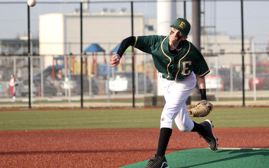 Levin Kuns pitches.