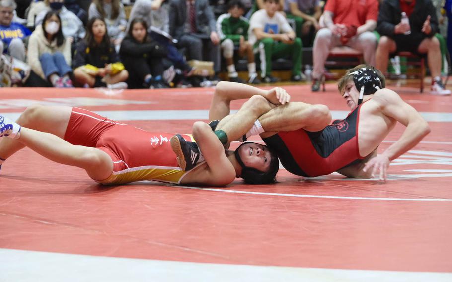 Taisei Sugawara of Shonan Military Academy defeated Kinnick’s Maverick Kente to win the Beast of the East 122-pound weight class.