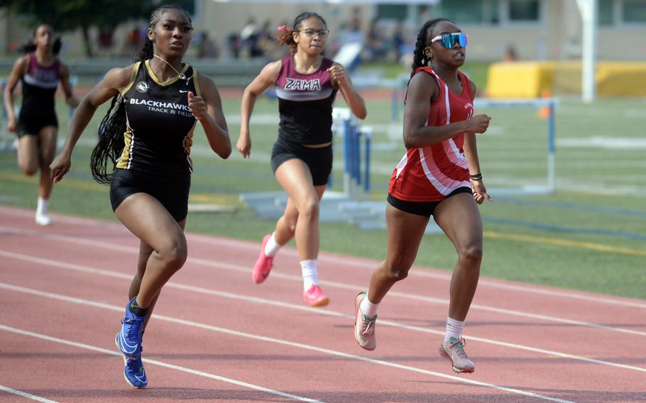 Humphreys' Jahydah Johnson and Kinnick's Erica Norman lead the pack in 200-meter preliminaries.