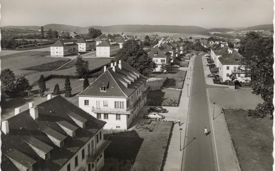 Kaiserslautern once had a neighborhood along Fliegerstrasse where American military officers and their families lived, as shown by this postcard from the 1950s.