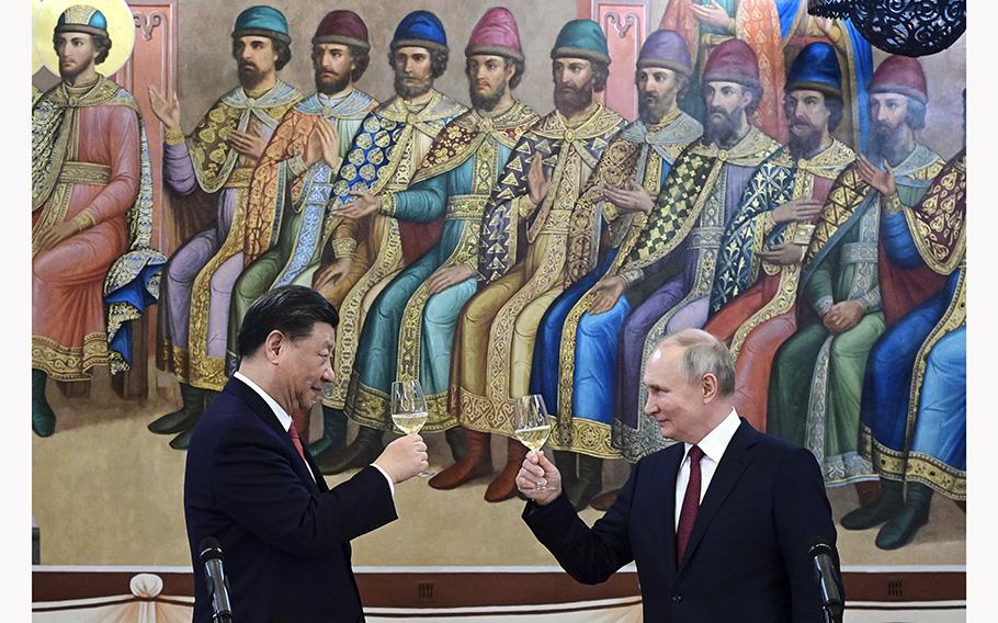 Russian President Vladimir Putin, right, and Chinese President Xi Jinping toast during their dinner at The Palace of the Facets, a building in the Moscow Kremlin, Russia, on March 21, 2023. 