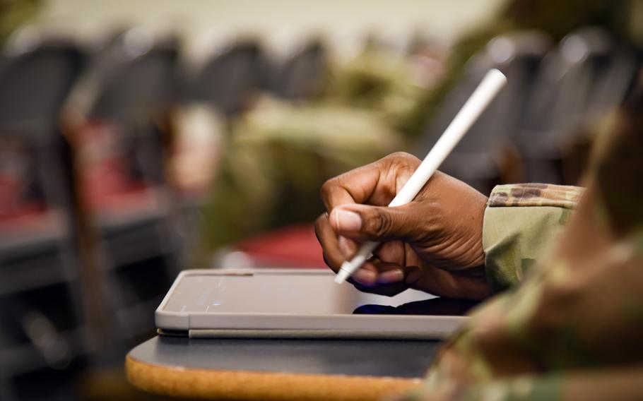 Veteran unemployment is at its lowest rate in more than 20 years, according to data from the Bureau of Labor Statistics.
