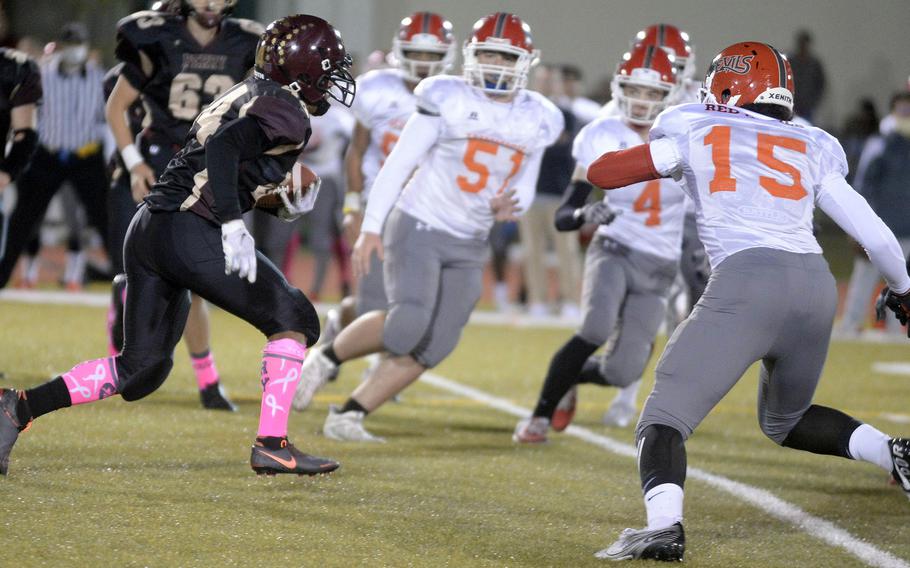 Perry's Denzel Gray races headlong toward a gaggle of Kinnick defenders.