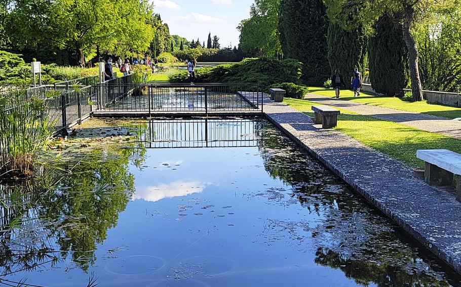 The Water Gardens at the Garden Park Sigurta, near Verona in Italy, offer spectacular views of the surroundings. In March and April, the area hosts colorful tulip beds.