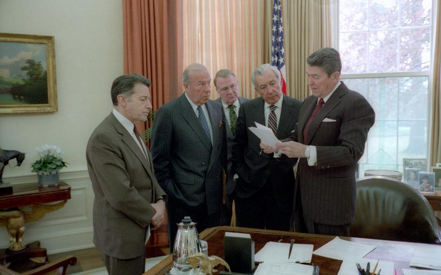 President Ronald Reagan with Defense Secretary Caspar Weinberger, Secretary of State George Shultz, Attorney General Ed Meese and White House Chief of Staff Don Regan in the Oval Office discussing the president’s remarks on the Iran-Contra affair, Nov. 25, 1986.