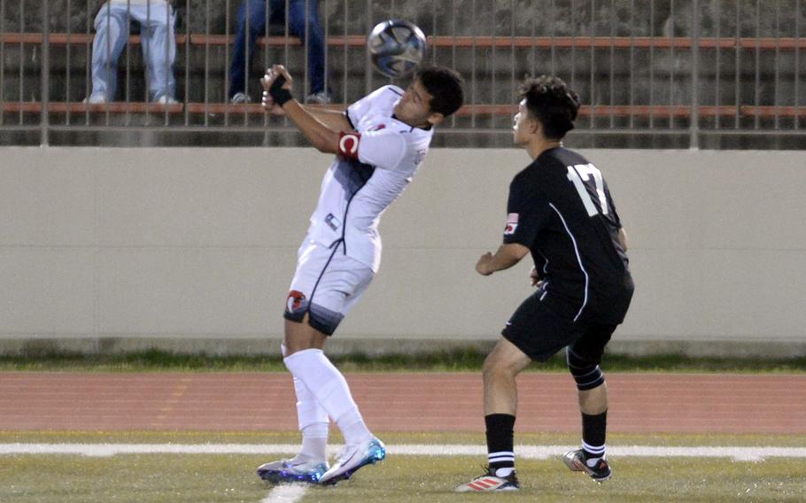 Damian Perez tries to settle the ball.