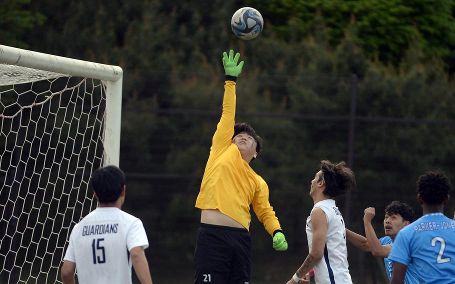 Yongsan International-Seoul goalkeeper Sean Park goes up to tip the ball on an Osan corner kick during Friday’s Korea boys soccer match. The Guardians won 5-1.