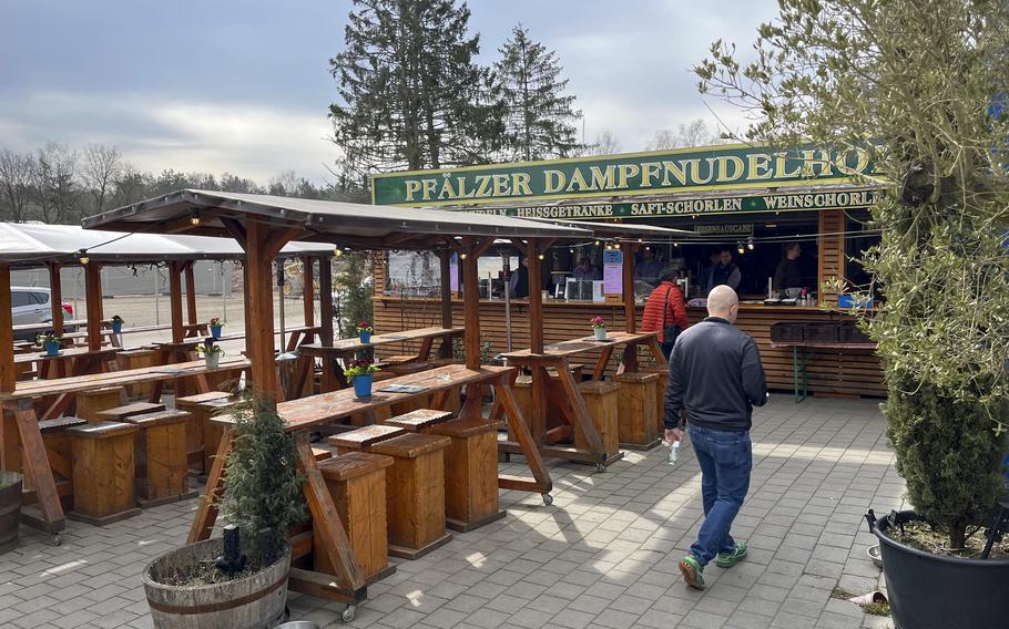 Seating areas at the Pfaelzer Dampfnudelhof in Mehlingen, Germany, include outdoor and indoor beer hall-style tables.
