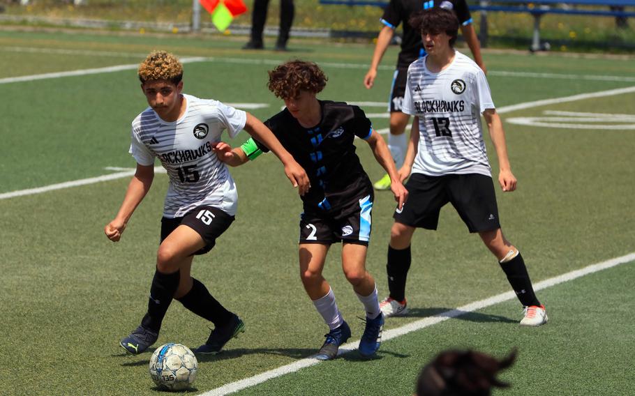 Scott Herber, Gavin Lunn and Humphreys are seeking their first Far East D-I soccer title in school history; Reid Iverson and Osan is after its first D-II title since 2005.