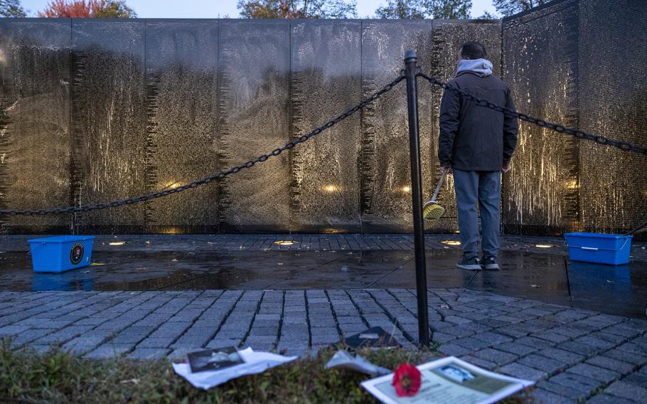 Volunteers wash Vietnam Veterans Memorial ahead of Veterans Day Stars