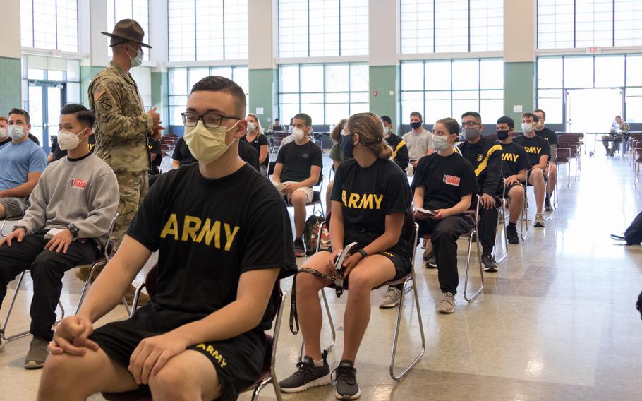 Army Sgt. 1st Class David Rodriguez, assigned to the Recruit Sustainment Program, Detachment One, 6th Recruiting and Retention Battalion, Connecticut Army National Guard, talks to Army National Guard recruits at the Middletown Armed Forces Reserve Center, Conn., on June 20, 2020. 