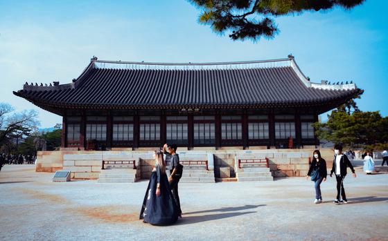 History buffs will find Gyeongbokgung Palace a perfect place to spend an afternoon in Seoul, South Korea.