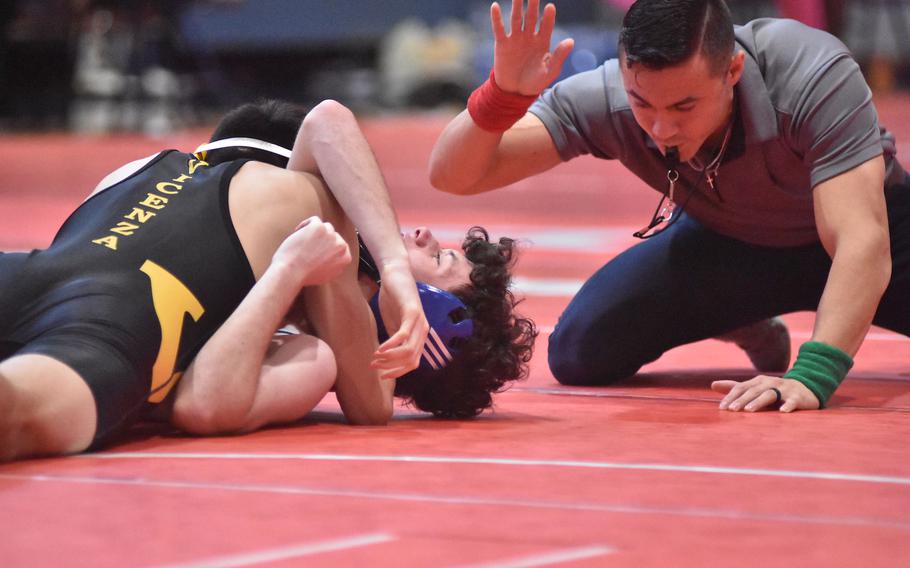 Vicenza's Eric Gastelum defeats Rota's James Troxel at 132 pounds as referee Lorenzo Resendiz signals for a pin Saturday, Jan. 14, 2023, at Aviano, Italy.

Kent Harris/Stars and Stripes