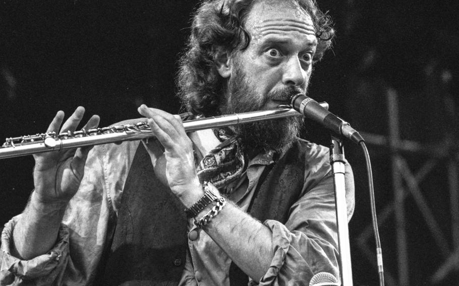 Ian Anderson plays Germany, 1990