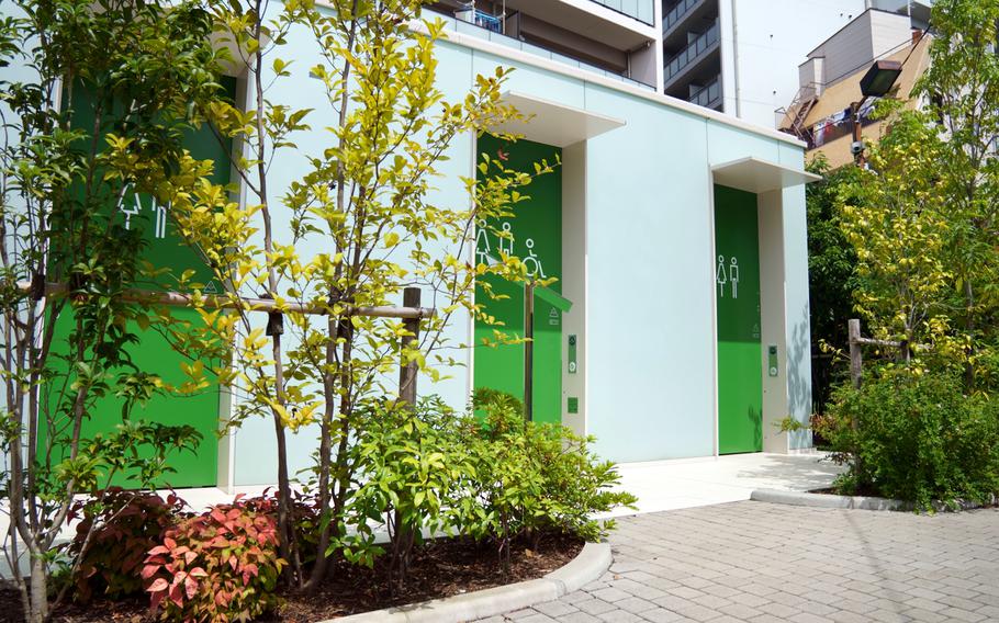 In the popular Shibuya ward in central Tokyo, a group is working to turn public restrooms into works of art that are pleasant places to visit and accessible to any user. 