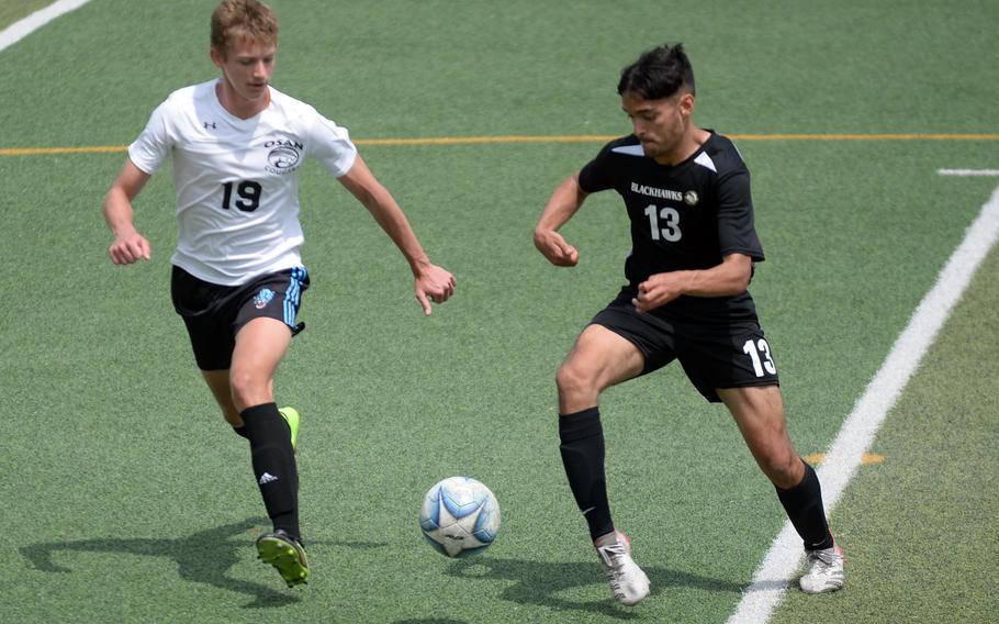 Humphreys' Kamron Verrell tries to drive around Osan's Brandon Edmunds.