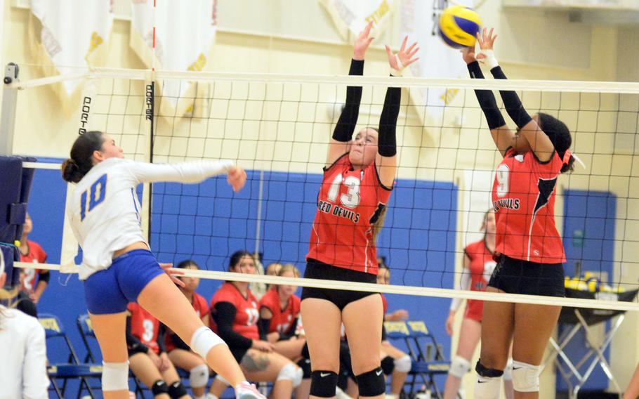 Cami Cort spikes it.