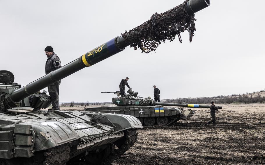 Ukrainian forces during a training session with Soviet-era tanks in the Zaporizhzhia region last week. 