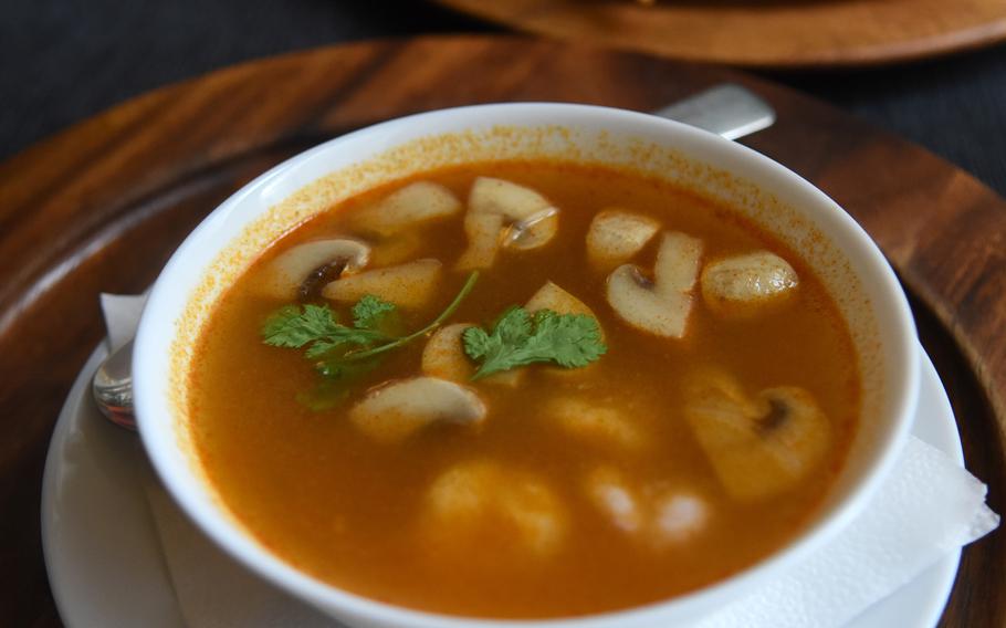 The shrimp soup with a medium-spicy broth and plenty of mushrooms at Thai Corner in Gruenstadt, Germany