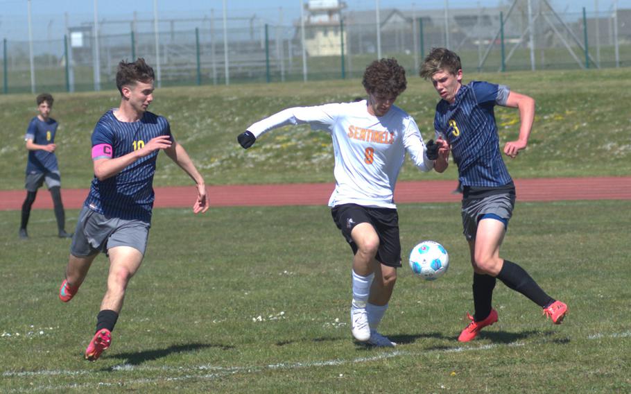 Malachi Taherimorovat gets ready to take a shot.