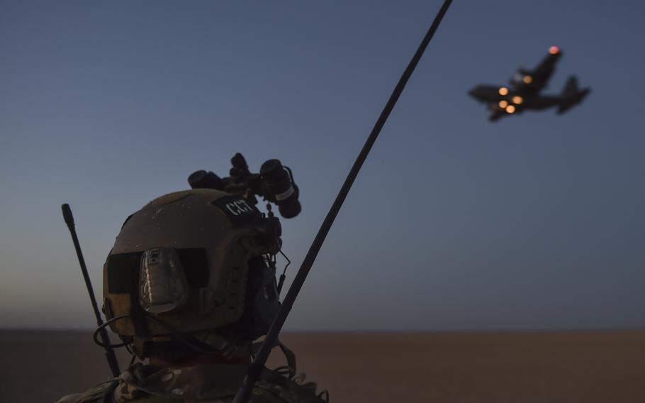 A U.S. Air Force Special Tactics combat controller with the 23rd Special Tactics Squadron maintains visuals on an Ohio Air National Guard 127th Airlift Wing  C-130H Hercules during an airfield reconn mission during Exercise Eager Lion, May 16, 2017, in Jordan.