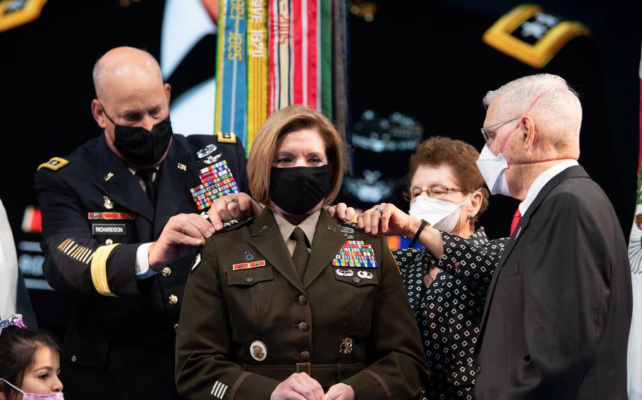 U.S. Army Lt. Gen. Laura J. Richardson, incoming commander of Southern Command, is joined with family in her pinning to four star at Conmy Hall, Joint Base Myer-Henderson Hall, Arlington, Va., Oct. 18, 2021.  