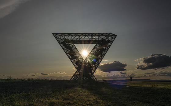 The Saar Polygon takes on different shapes as the viewer moves around the structure. 