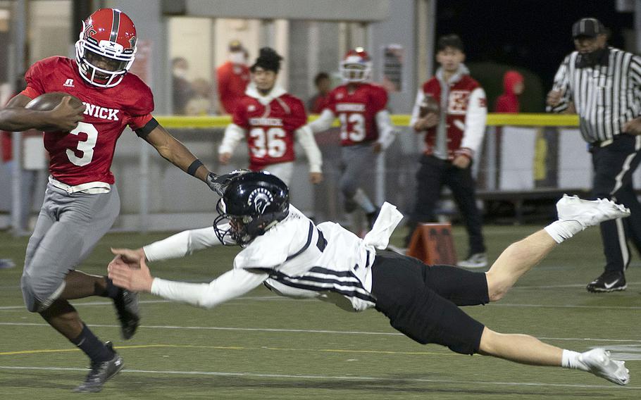 Kinnick running back Wendell Harrison evades outstretched Zama defender Dominic Peruccio en route to a 45-yard touchdown run.