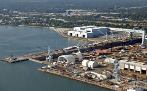 Newport News Shipbuilding is seen from an aerial view in 2019. (Jonathon Gruenke/Daily Press/TNS)