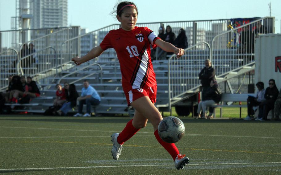 Bianca Duerkop pushes the ball up the field.