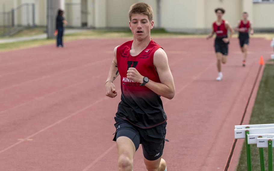 Talan Farringon wins the 1,600.