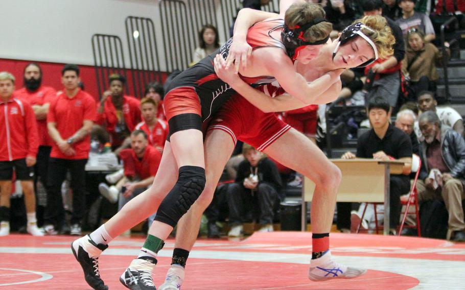 Kinnick's Luke Menard gets set to do a hip toss on Seoul Foreign's William Janssen at 121 pounds.