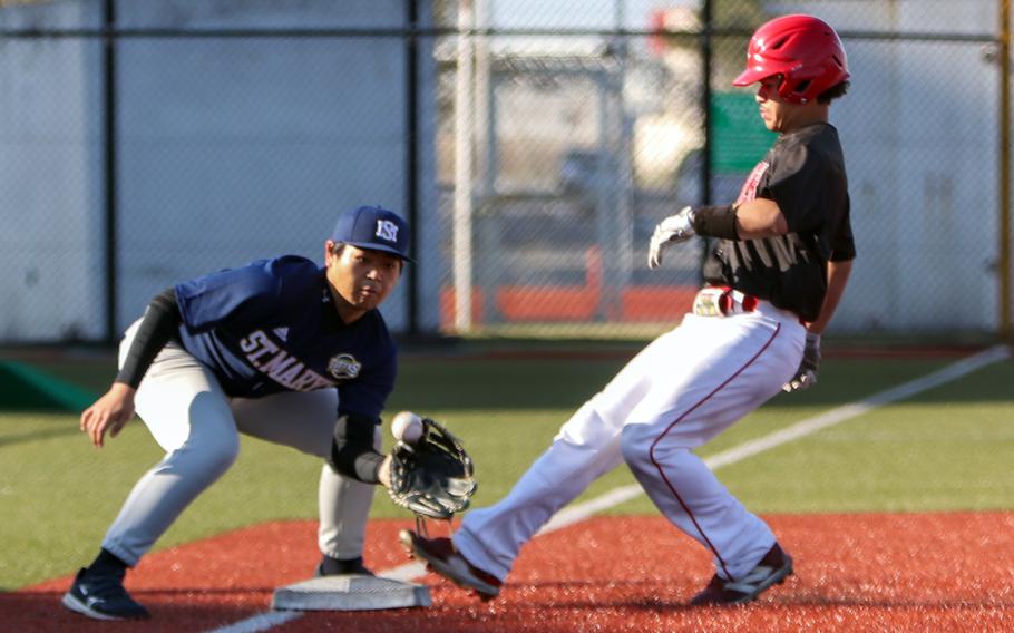 Sean Kimura waits for the throw as Esteban Abreu reaches base.