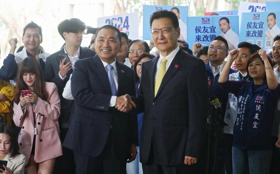 Kuomintang presidential candidate Hou Yu-ih, left, and his running mate Jaw Shaw-kong.