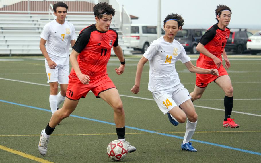 Esteban Diaz and Alexander Brodus run for the ball.