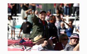 Onofrio "No-No" Zicari, a World War II veteran, waves at the crowd during the Veterans Day parade on Fourth Street in downtown Las Vegas on Nov. 11, 2021. (Erik Verduzco / Las Vegas Review-Journal) @Erik_Verduzco