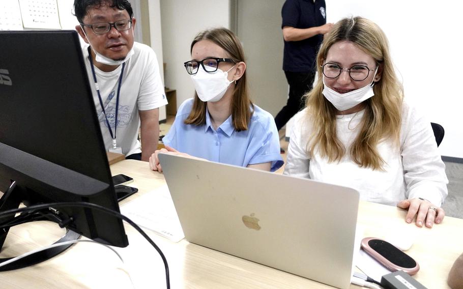 Olena Patrikei, right, with a Russian interpreter in Chiyoda Ward, Tokyo, on Wednesday. 