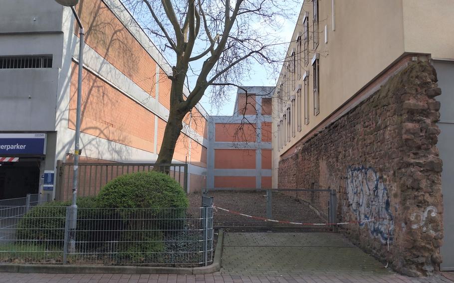 A temporary skatepark is expected to soon pop up in a small gap of real estate in Kaiserslautern, Germany, after the city’s youth was allowed vote on their preference for the space. 
