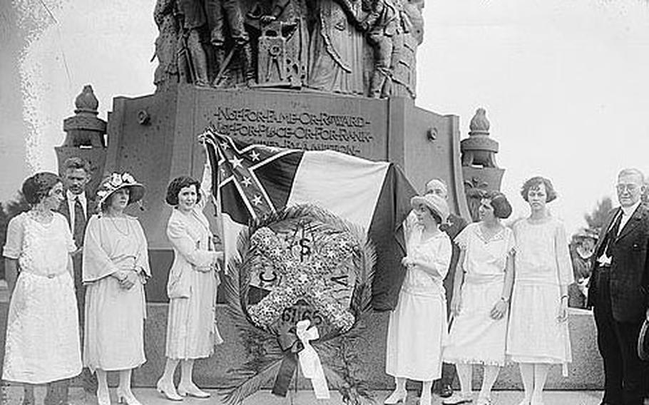 Members of the United Daughters of the Confederacy at the Confederate Memorial in Arlington National Cemetery in 1922.