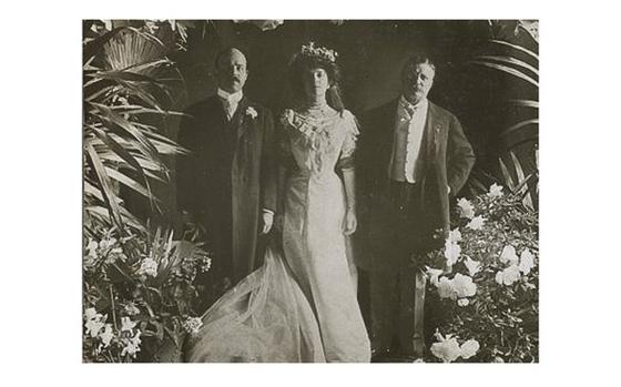 President Theodore Roosevelt, right, with Alice Roosevelt Longworth and Nicholas Longworth. MUST CREDIT: C.L. Wasson/Library of Congress.