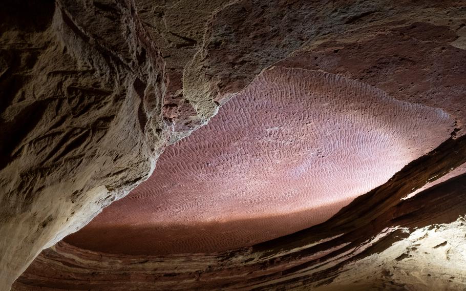 Fossils in the Schlossberg Caves are evidence, scientists say, that the sediment was partially formed in the Triassic period, around 250 million years ago. The red color is due to its iron content. The otherwise yellowish sandstone consists of around 95% quartz.