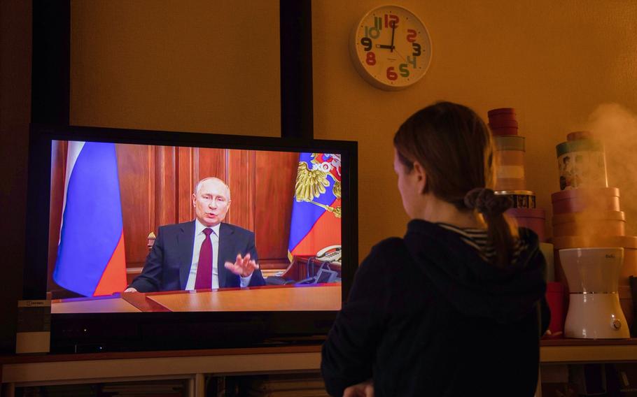 A resident watches a live broadcast of Vladimir Putin, Russia's president in Moscow on Feb. 22, 2022. MUST CREDIT: Bloomberg photo by Andrey Rudakov.