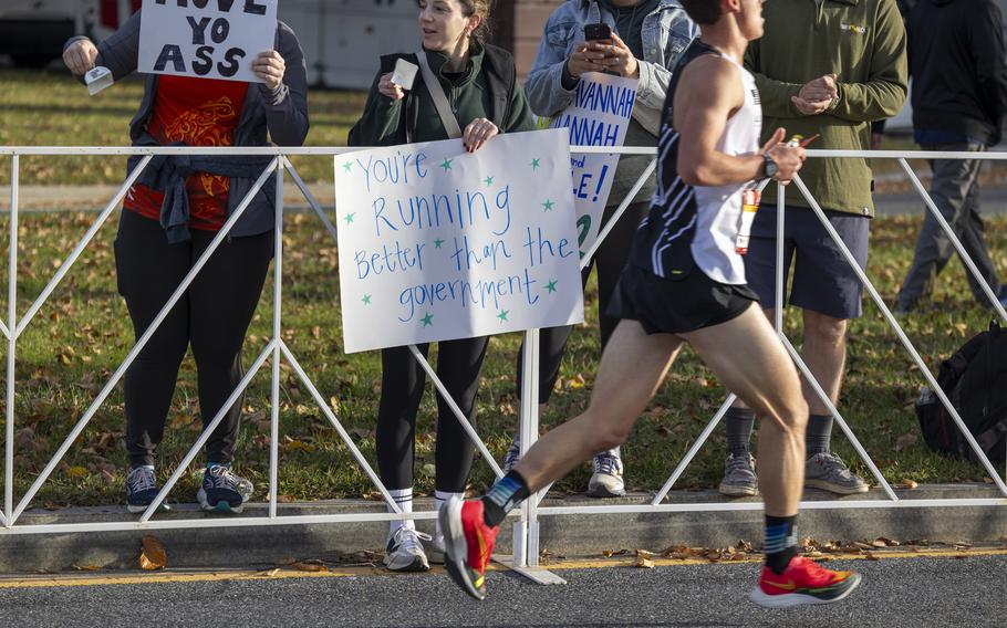Fans cheer for runners 