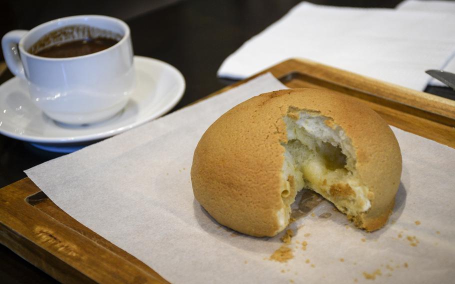 The sugary, butter-filled coffee buns at Pappa Roti can be covered in chocolate, Nutella, cheese or jam.