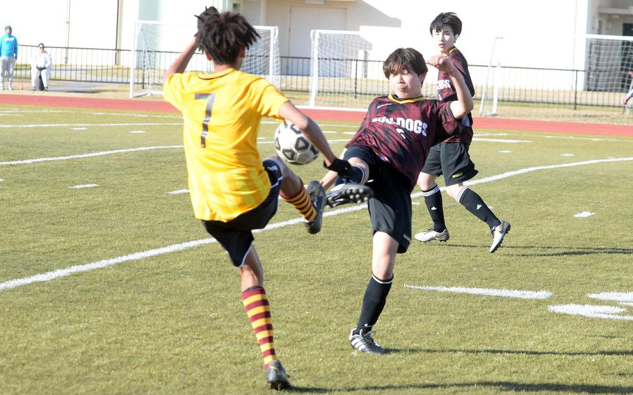 Perry's Keith Ewing and Marist's Jin Ushio try to play the ball.